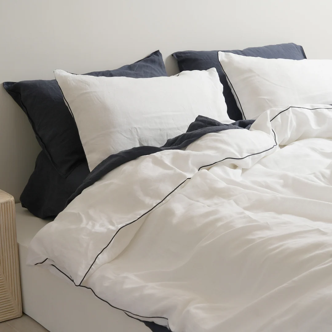 100% French Flax Linen Piped Duvet Cover Set - White/ Navy - Image 3