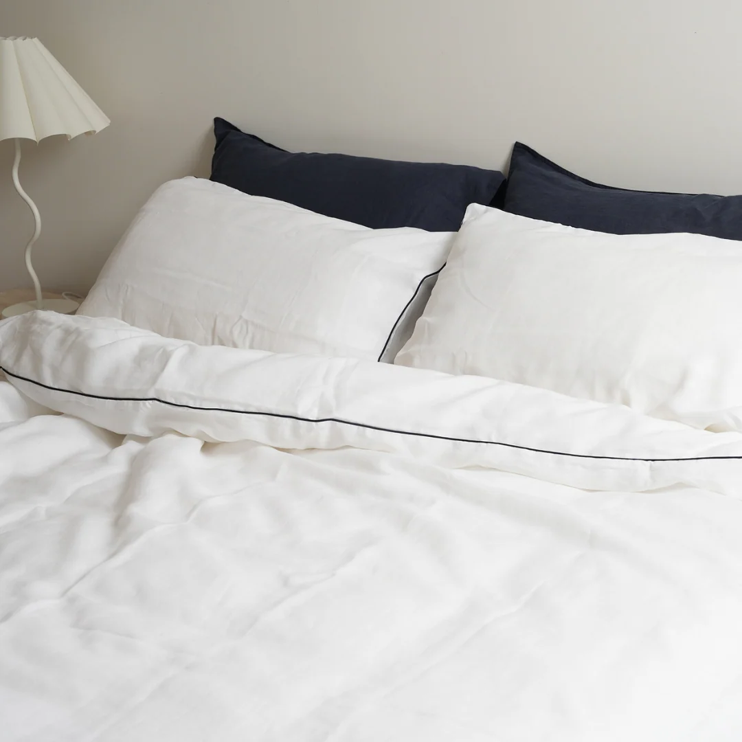 100% French Flax Linen Piped Duvet Cover Set - White/ Navy - Image 4