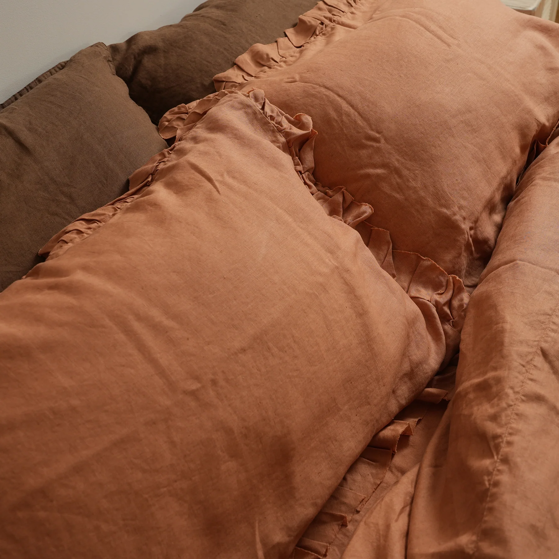 100% French Flax Linen Ruffle Edge Pillowcase Pair- Hazelnut - Image 2