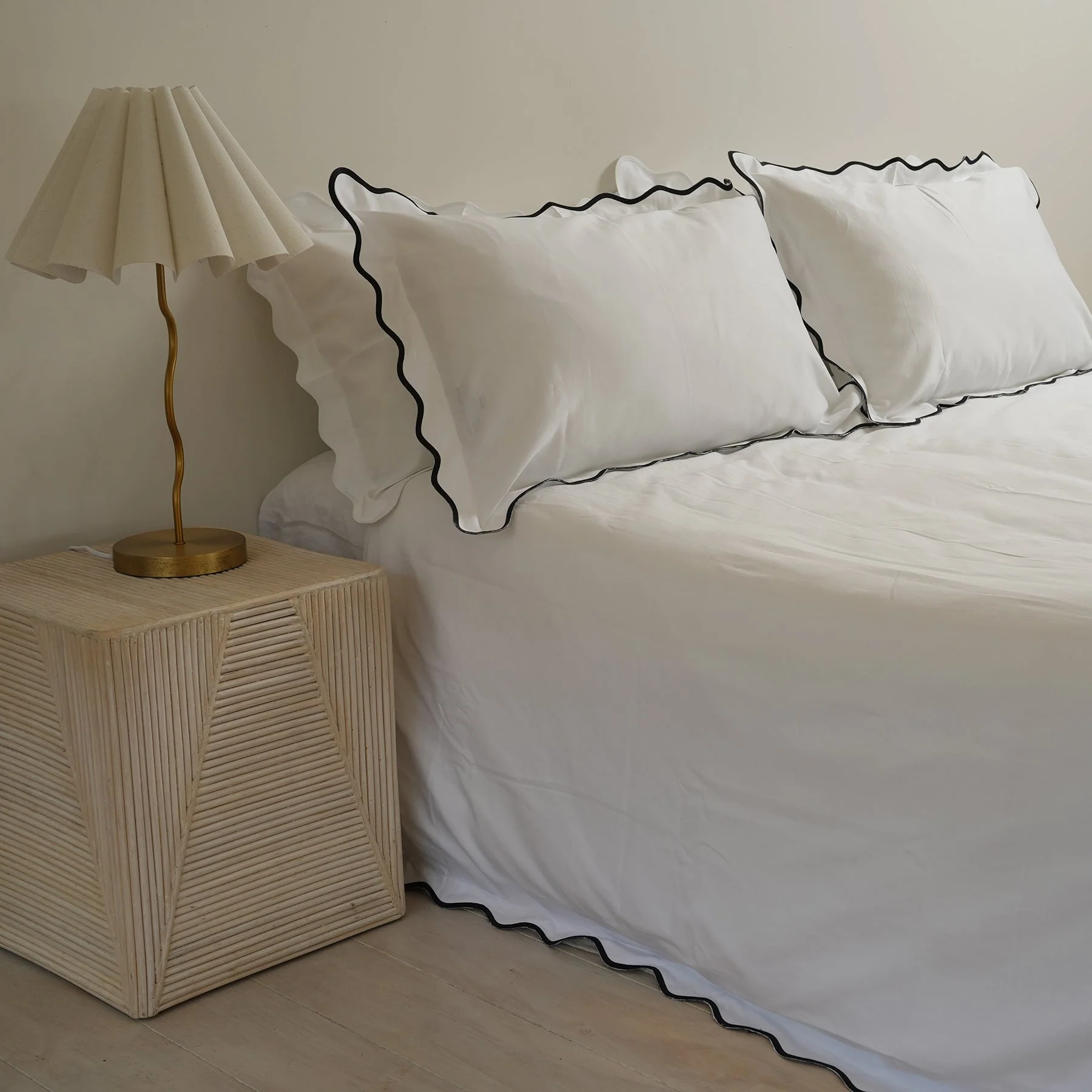 Celine Duvet Set- White/Black - Image 3