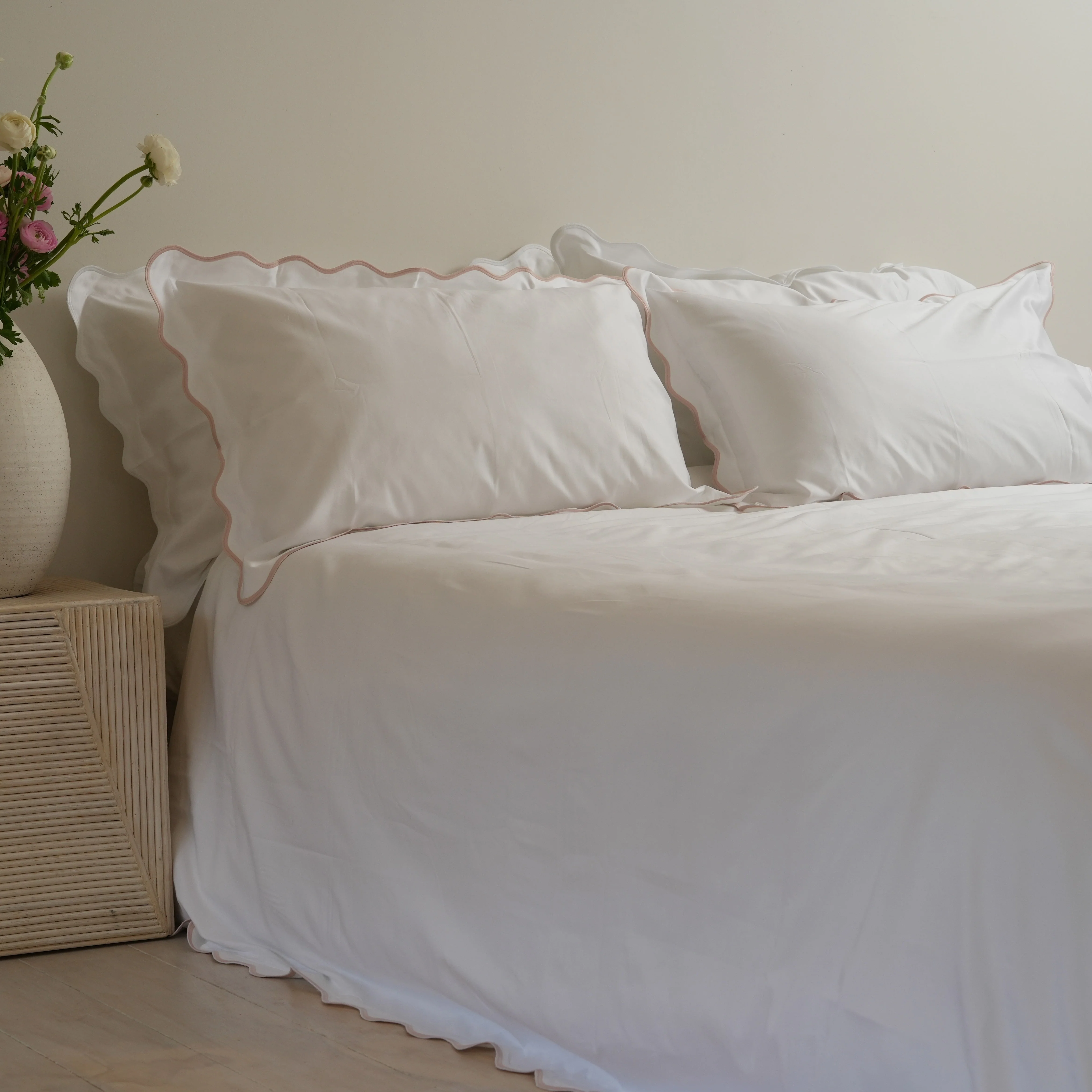 Celine Duvet Set- White/Blush - Image 4