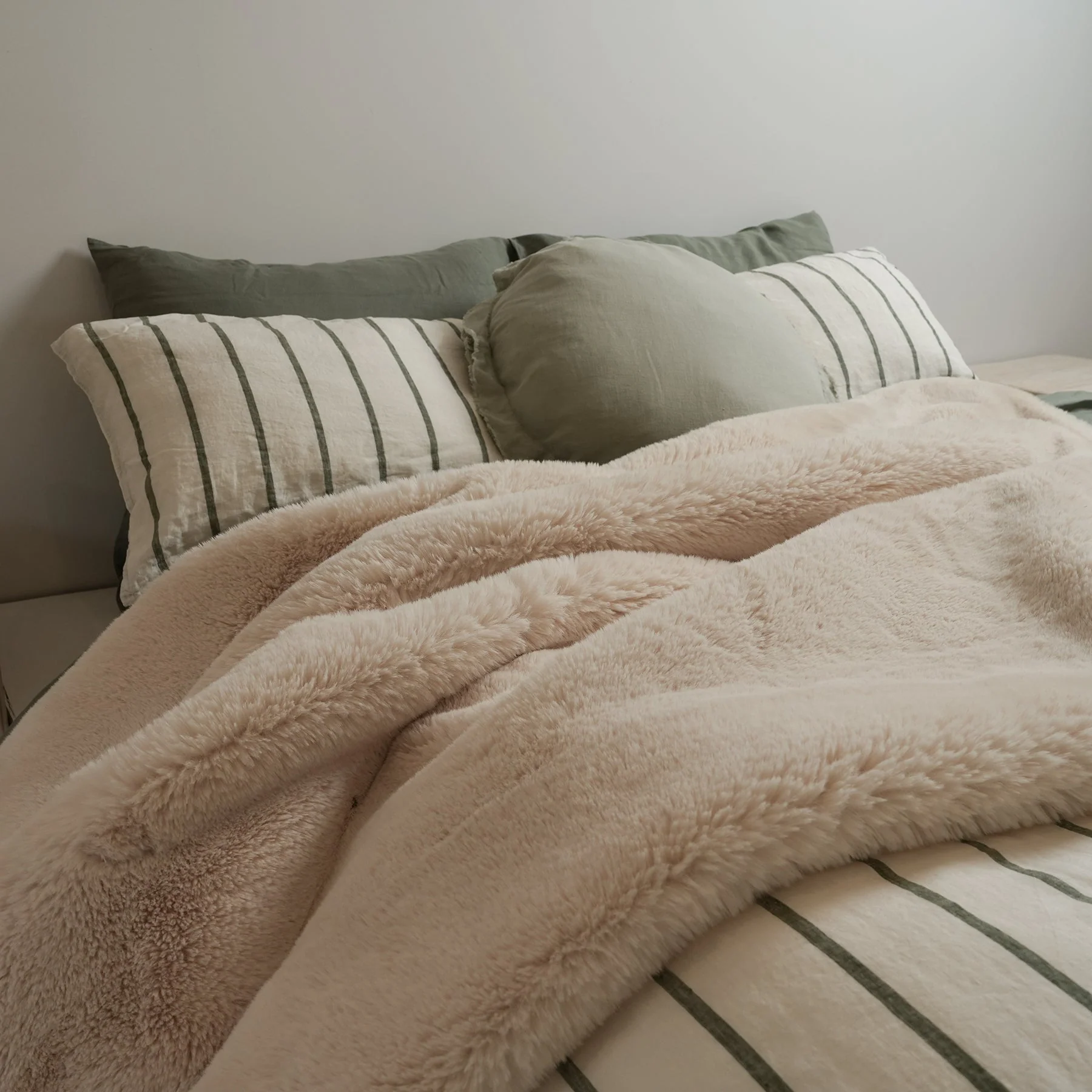 Vegan Fur Throw - Big Bear Cream - Image 6